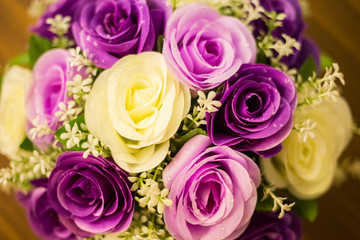 紫のバラの花束