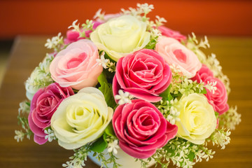 Obraz na płótnie Canvas バラの花束、ウェディング、ブーケ、白、ピンク、赤
