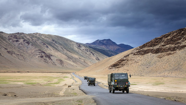 Road through Changthang plateau