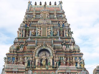 Détail du toit du temple tamoul de St André (Ile de la Réunion)