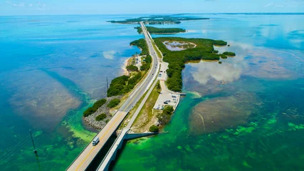 Photo sur Plexiglas Atlantic Ocean Road Route vers Key West au-dessus des mers et des îles, Florida Keys, États-Unis.