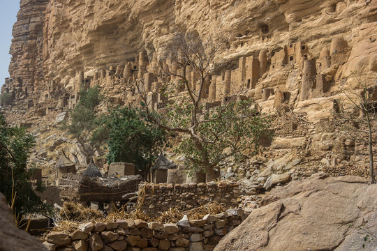 Dwelling of the Tellem people on the Bandiagara escarpment above Telí village, Mali