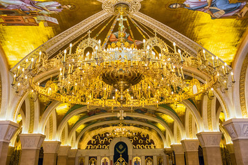 Naklejka premium Belgrade, Serbia 11/09/2017: Saint Sava Temple Golden Chandelier In Belgrade Serbia