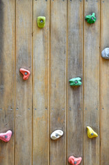 Kletterwand für Kinder auf Spielplatz