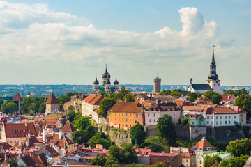 Obraz premium Aerial View of Tallinn Old Town in a beautiful summer day, Estonia