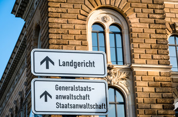 Wegweiser zu Amtsgericht und Staatsanwaltschaft