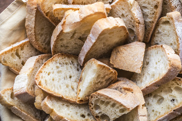 baguette de pain tranchée, en gros plan