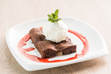 brownie with ice cream