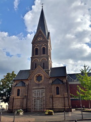 Fototapeta na wymiar Kirche St. Quirin in Bonn-Dottendorf
