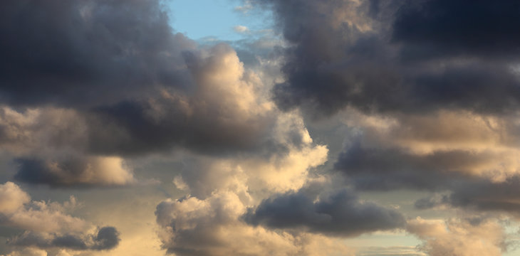 Fototapeta Dramatic sky during dusk
