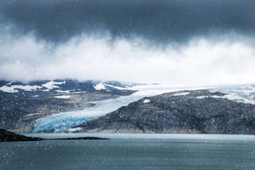 Obraz premium Norway Glacier With Mountains And Lake, Snowflakes