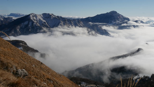 Panorama con nebbia in Pianura Padana