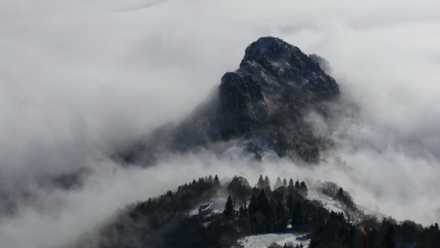 Grigna con nebbia in pianura