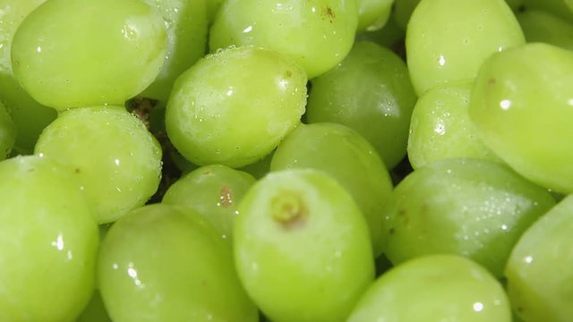 Rotating closeup view of green grapes
