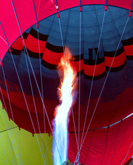 Obraz premium Hot air balloon with fire