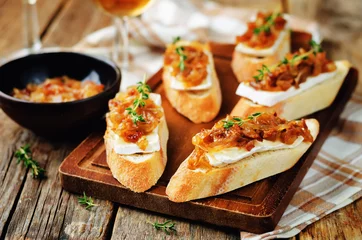 Foto op Plexiglas Bacon onion marmalade Brie crostini © nata_vkusidey