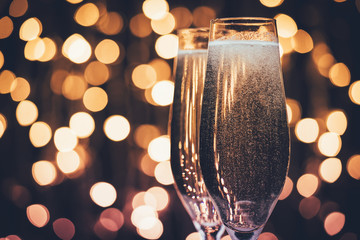 Fototapeta glasses of champagne with bubbles obraz