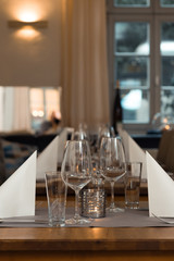 Gedeckter Restaurant Tisch