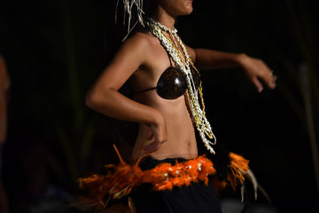 Polynesian dancer hula move effect