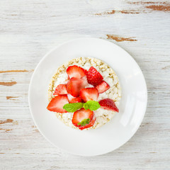 Healthy Snack from Rice Cakes with Ricotta and Strawberries