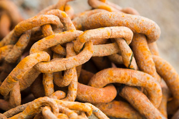 Fototapeta premium Old rusty heavy iron chain, close-up