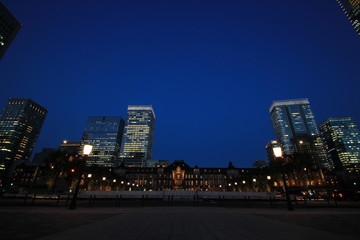 日没後の東京駅