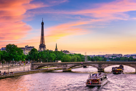 Fototapeta Sunset view of Eiffel tower and Seine river in Paris, France