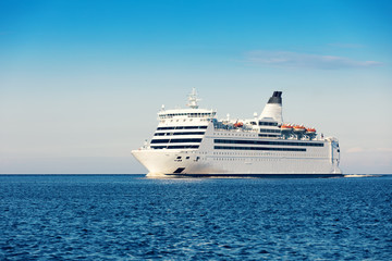 Fototapeta na wymiar cruise ship in the sea on sunny morning