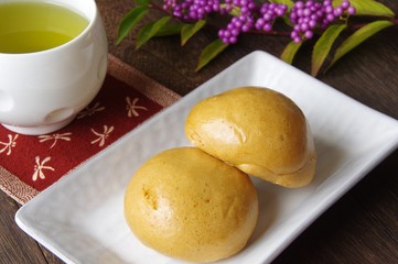 饅頭とお茶