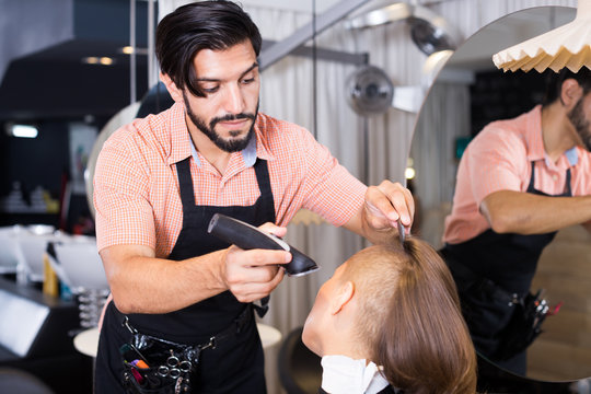 hairdresser working with hair clipper