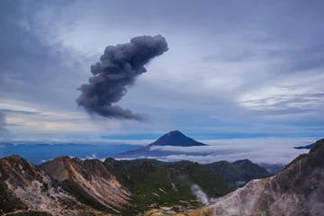 Keuken spatwand met foto Gunung Sinabung Volcano eruptions © khlongwangchao