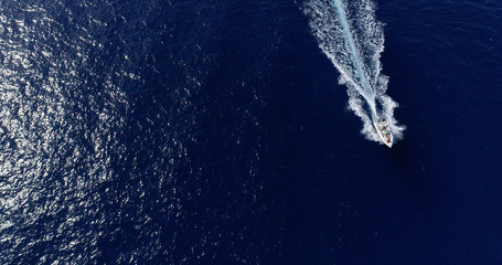 sillage de bateaux en mer en vu aérienne, espagne