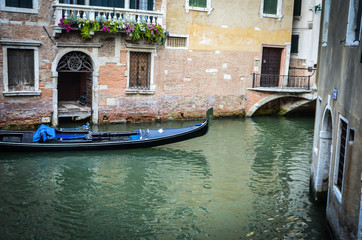 Fototapeta na wymiar streets of Venice - view of the beautiful venetian streets