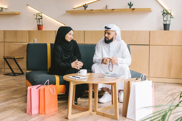 Fototapeta na wymiar muslim couple in cafe