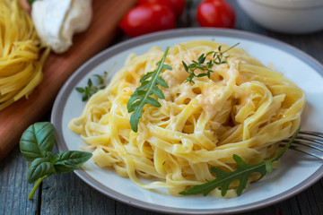 Spaghetti carbonara with camembert cheese