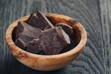 dark chocolate chunks in wooden bowl