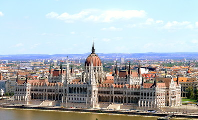 Obraz premium View of the Hungarian Parliament and the landscape of Budapest, Europe 