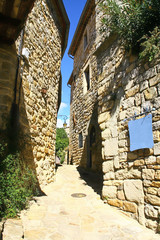 ruelle du village de Banne