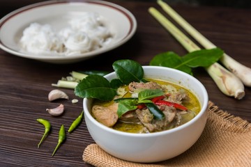 Green curry (Kaeng kheiyw hwan) with Thai food for steamed rice or rice noodles. Thai food very popular