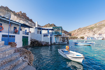 Il pittoresco villaggio di Firopotamos a Milos, arcipelago delle isole Cicladi GR © Davide D. Phstock