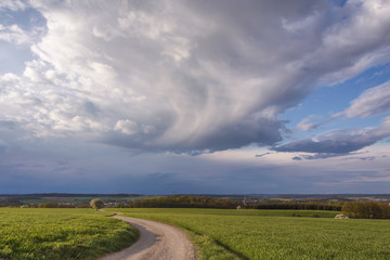 Fr&uuml;hlingsgewitterwolken