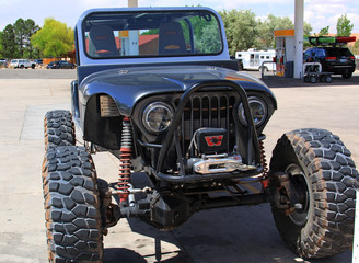 Rock climbing 4 wheel drive vehicle
