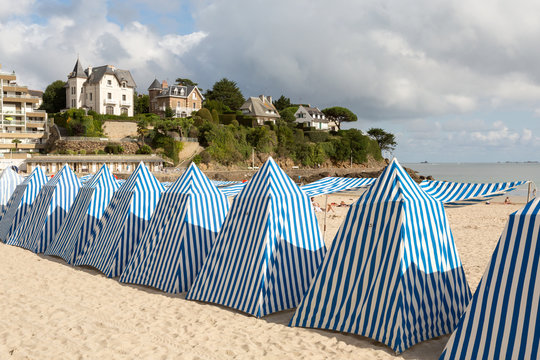 Cabines de plage en toile &agrave; Dinard