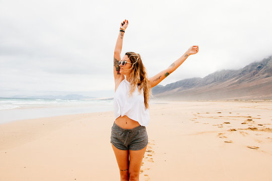 Portrait of young woman with sunglasses on a paradisiac beach