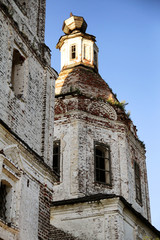 Fototapeta premium detail of a tower and dome of thrown and destroyed stone orthodox church in north of Russia of Vologda region