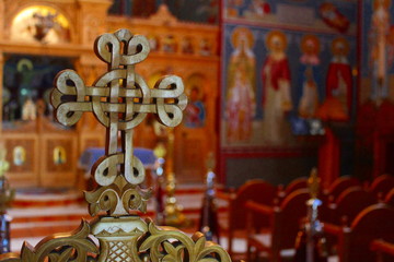 Holzkreuz in der Metropolitankathedrale Agia Trias in Bonn-Beul