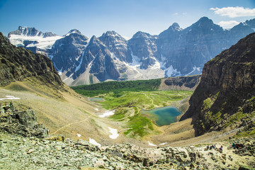 Obraz premium Sentinel mija jezioro Minestima