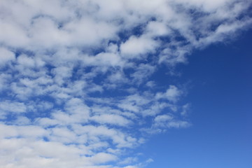 冬空と羊雲