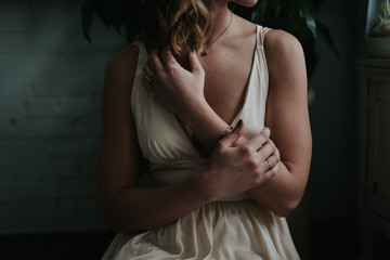Moody botanical inspired bridal portraits in a greenhouse
