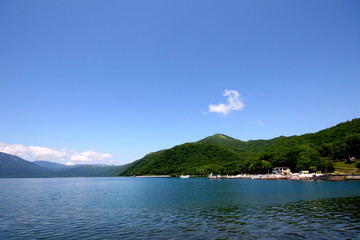 Fototapeta na wymiar lake shikotsu in summer